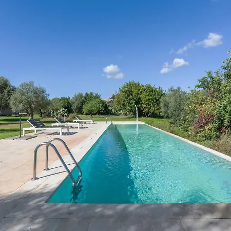 Casa vacanze In With Pool And Garden