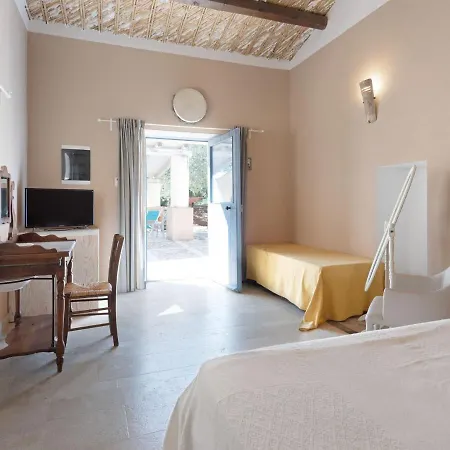 In With Pool And Garden Noto