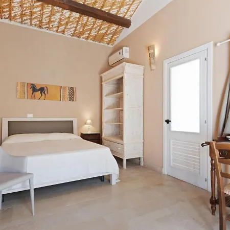In With Pool And Garden Casa vacanze