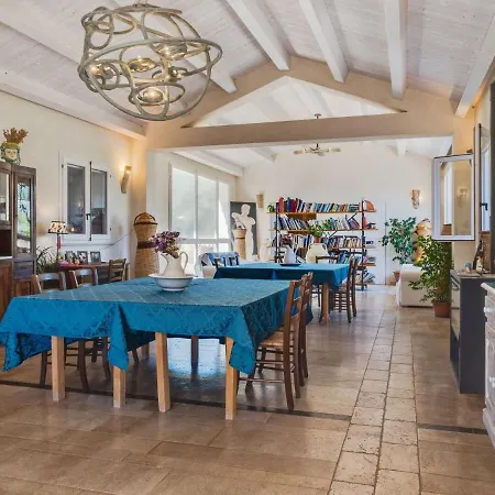 In With Pool And Garden Casa vacanze